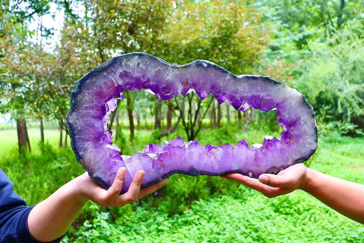 How Crystal Retailers Refresh Their Inventory With New Wholesale Products