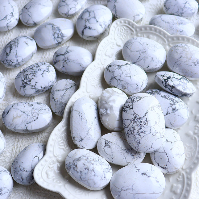 Howlite palm stone