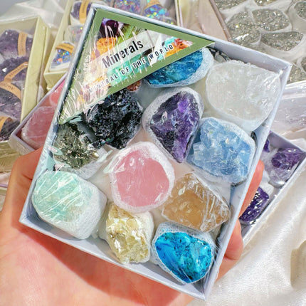 Mixed crystal cluster specimen box
