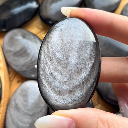 Obsidian palm stone