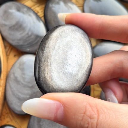 Obsidian palm stone