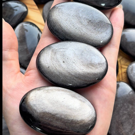 Obsidian palm stone