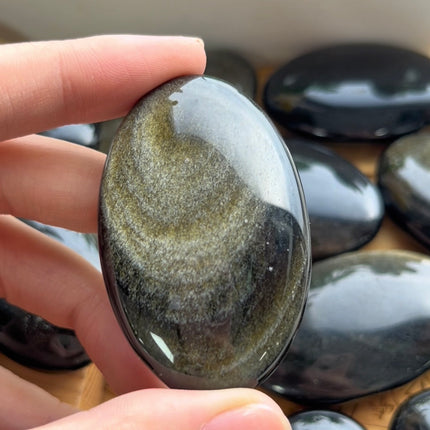 Obsidian palm stone