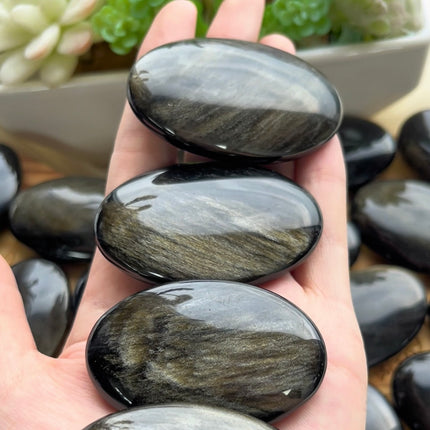 Obsidian palm stone